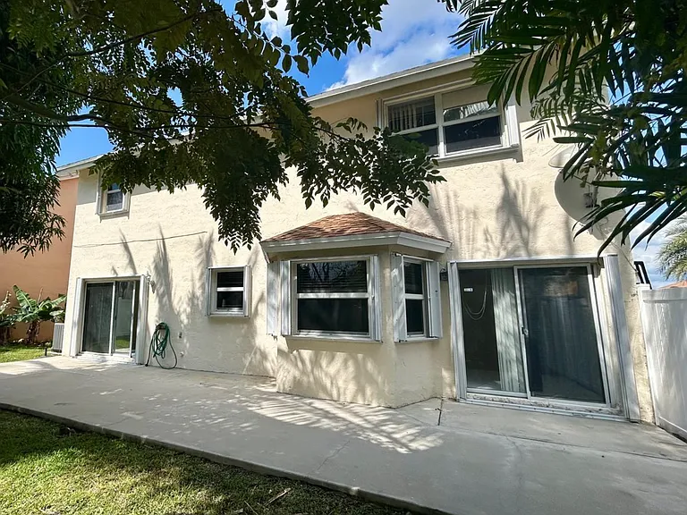 9730 SW 11th St #9730 — Photo 12