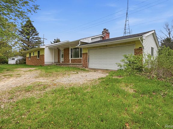 4th image of 396 Plum Creek Rd