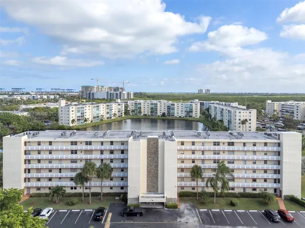 141 SE 3rd Ave APT 101, Dania Beach, FL 33004