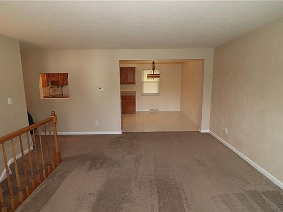 3rd image of 542 Waterbury Dr