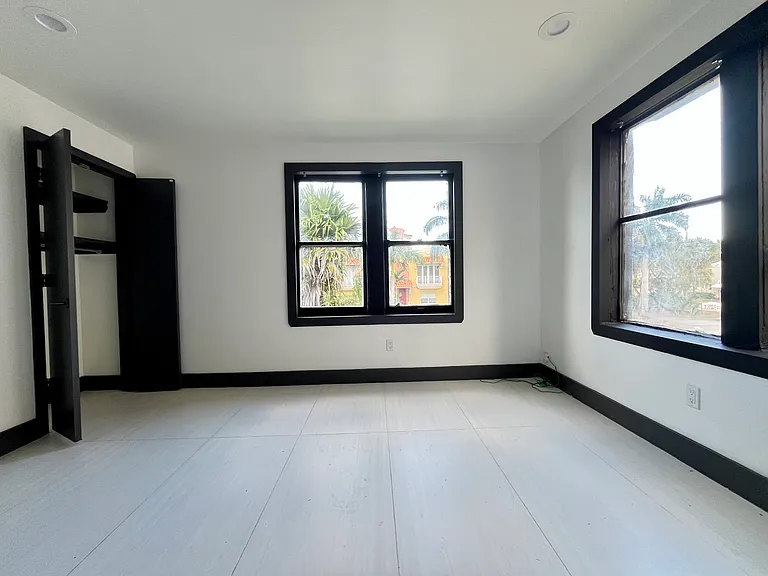 1614 Harrison St #3 — Photo 2