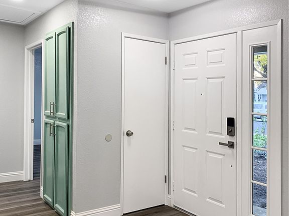 3rd image of 1358 Foxhollow Way