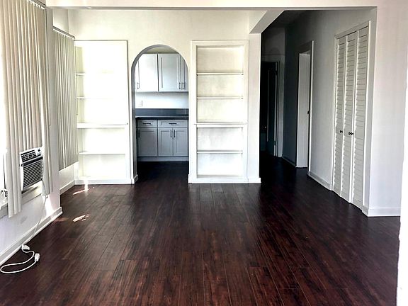 3rd image of 4409 Oakwood Ave #4409