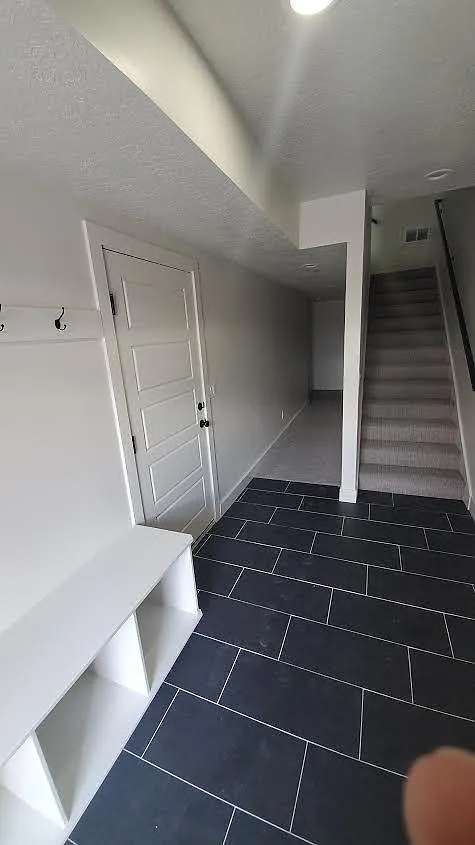4 bed, 3.5 bath, 2700 sqft, $2,795 — Photo 2