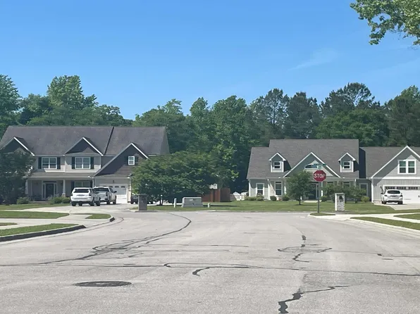 204 Plantation Blvd, Jacksonville, NC 28540