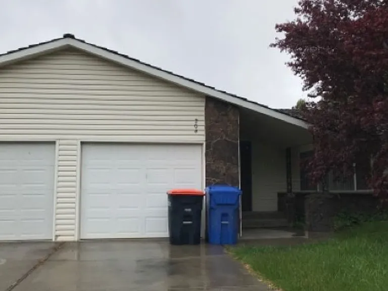 204 Crestview Dr — Photo 8
