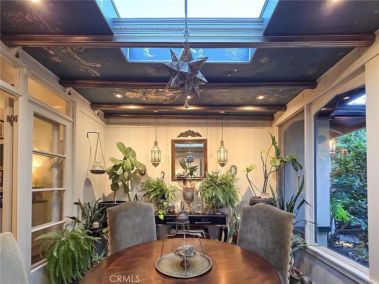 761 W 11th St — Photo 31