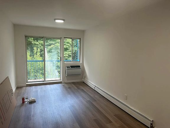 2nd image of 7628 Grand Central Pkwy APT 3