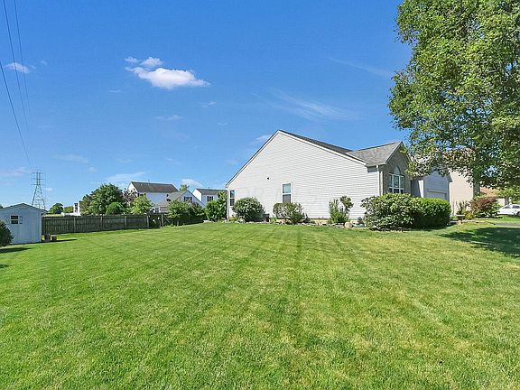 2nd image of 4349 Knoll Crest Dr