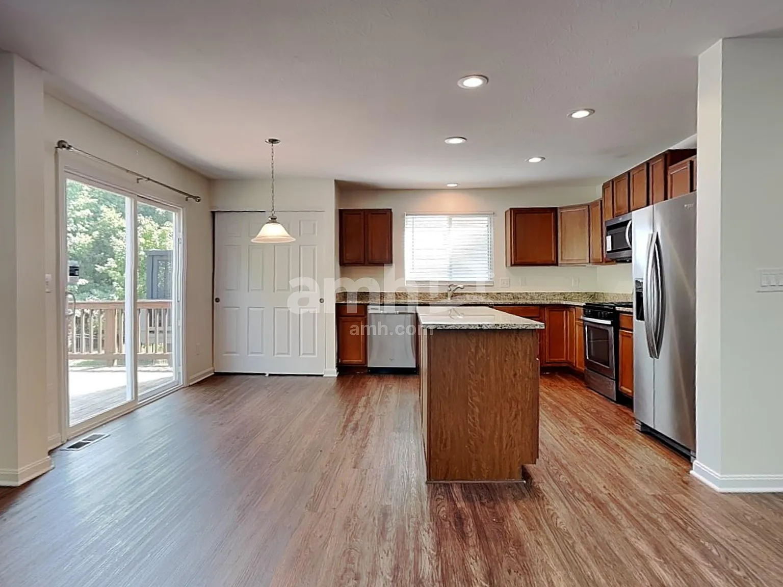 4 bed, 2.5 bath, 2490 sqft, $2,785 — Photo 3