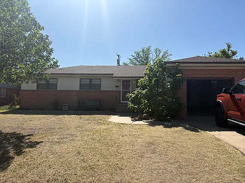 2121 Chestnut Dr Photo 1