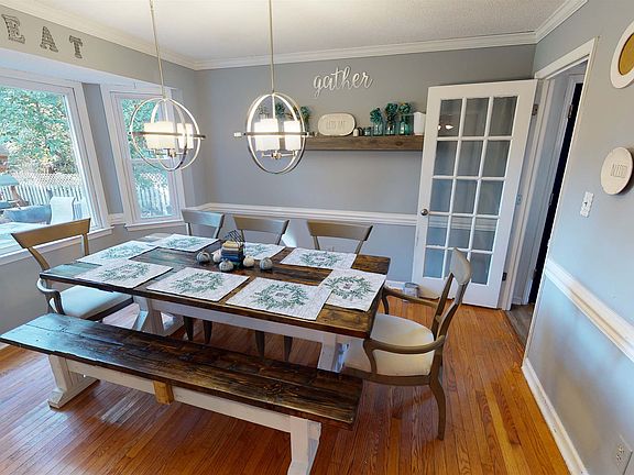 3rd image of 6 Sherwood Ct