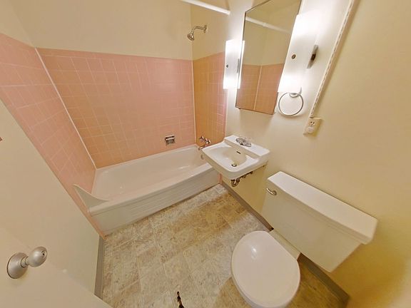 4th image of 636 NW 27th St APT 11