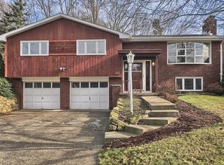 2502 Autumnwood Dr, Glenshaw, PA 15116