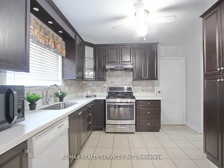 185 Earnscliffe Cir — Photo 11