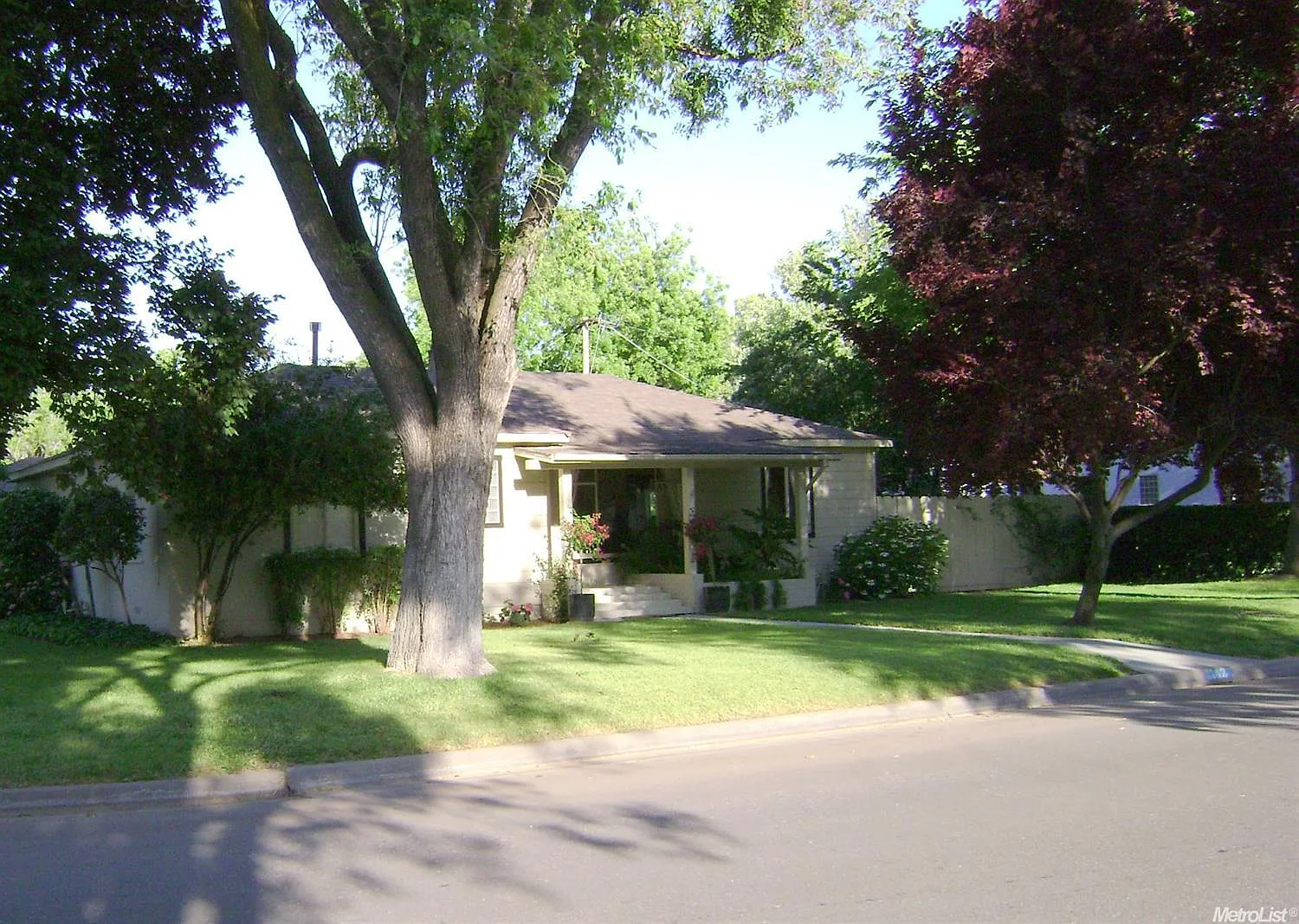 142 Las Palmas Ave photo 1