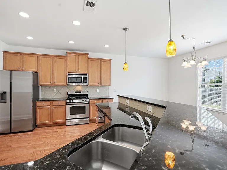 3320 Pebble Ridge Ln — Photo 3