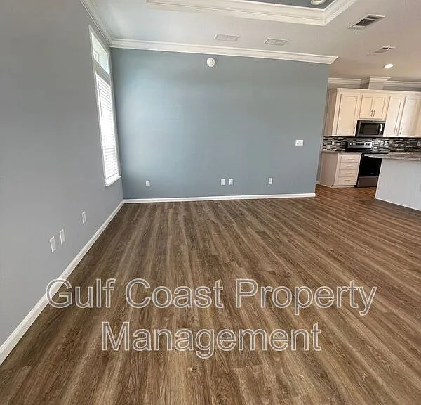 3200 Holly Ave — Photo 6