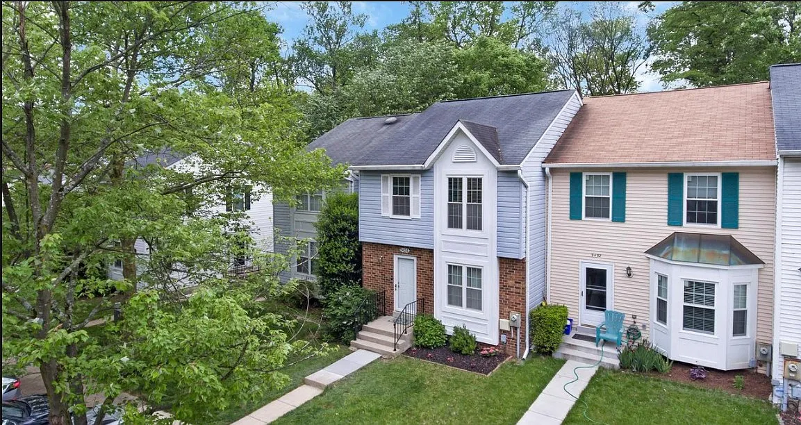 3 bed, 3.5 bath, 1910 sqft, $3,300 — Photo 2