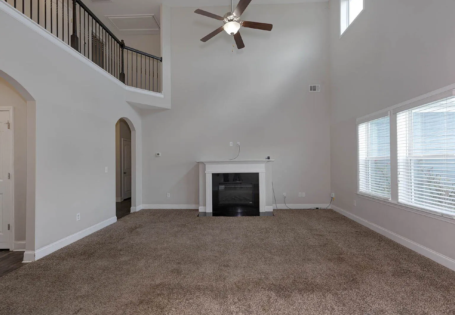 4 bed, 3.5 bath, 2809 sqft, $2,800 — Photo 2