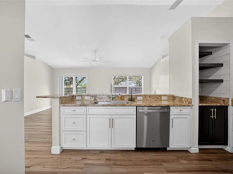 10748 Siena Dr — Photo 29