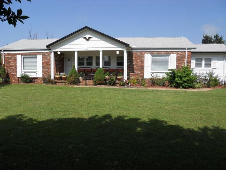 front house w/main door entr