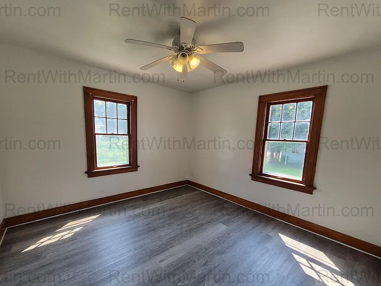 137 Hope Ave — Photo 9