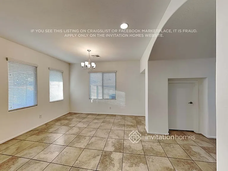 1265 E Palomino Way — Photo 4