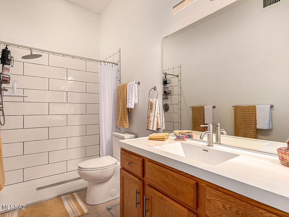 1st image of 2424 W Via Di Silvio