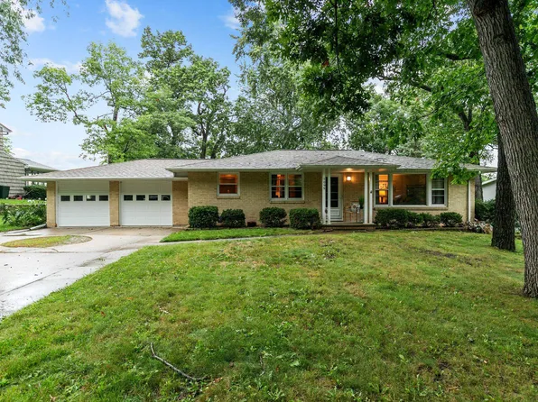 1099 Saint Charles Dr, Green Bay, WI 54311