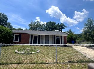 5523 Livingston Dr, Fayetteville, NC 28311