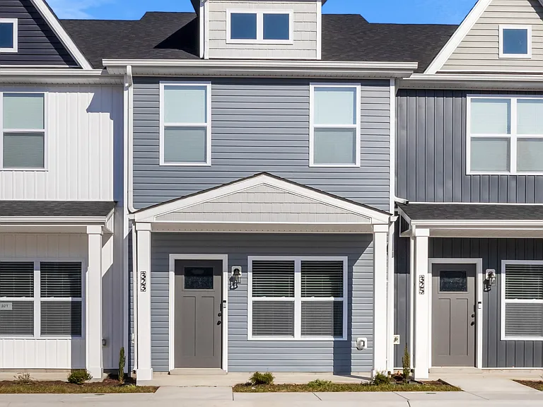 323 S Ridge Trl — Photo 1