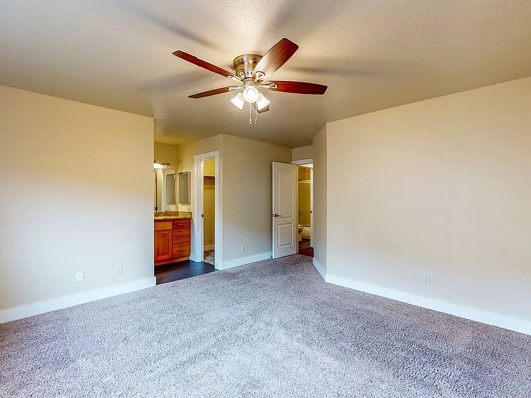 2135 Pebblewood Ct — Photo 40