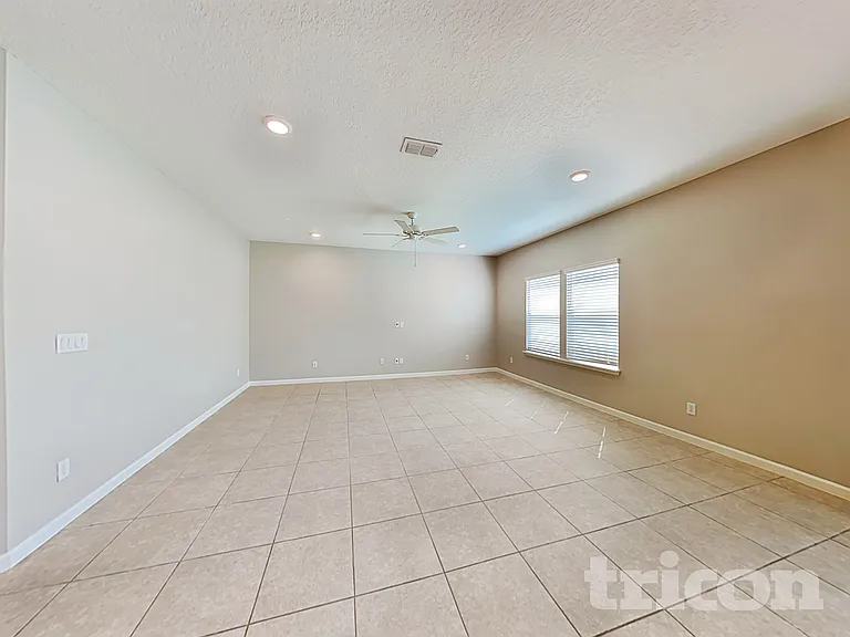10344 Pavnes Creek Dr — Photo 2