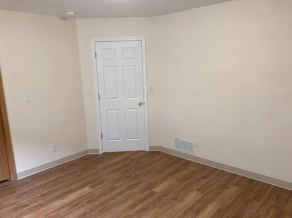 414 S 4th St #101, Ames, IA 50010