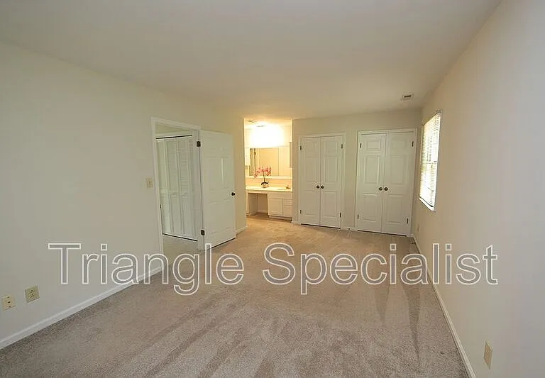 112 Mossbark Ln — Photo 7