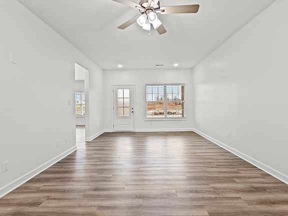 4th image of 606 Silver Springs Dr