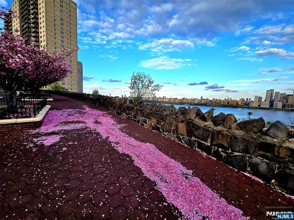 6600 Boulevard E #15F, West New York, NJ 07093