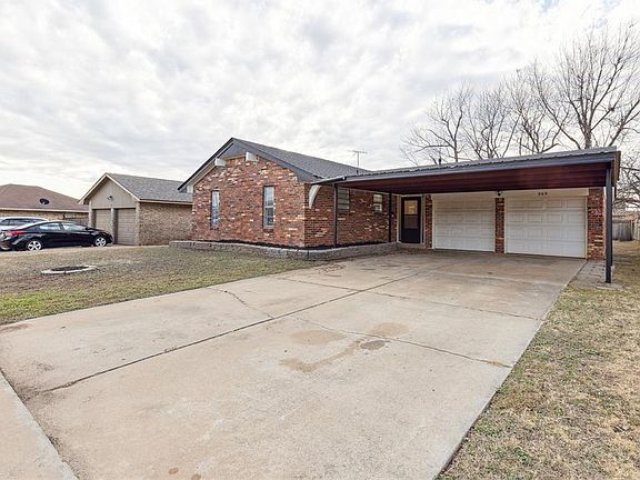 2nd image of 909 Highlander Dr