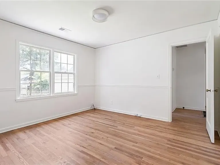 Middle Bedroom