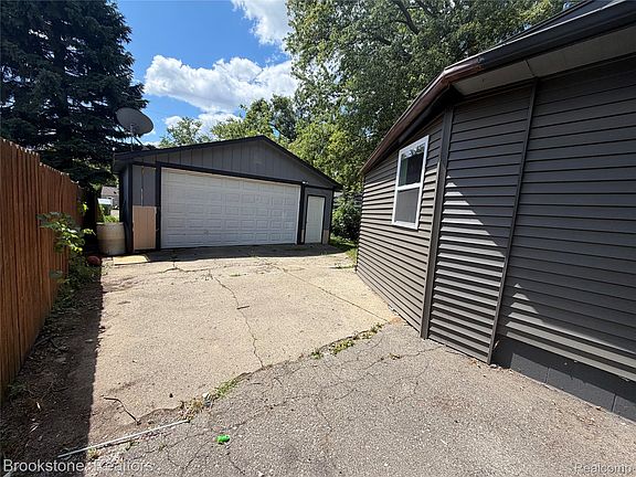 4th image of 29 W Rutgers Ave