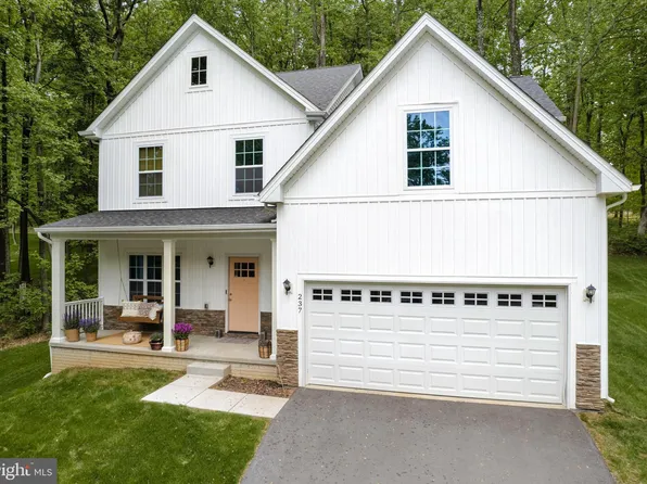 237 Speaks Ln, Harpers Ferry, WV 25425