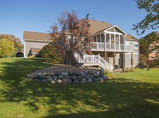 1346 Hunters Rdg, Lino Lakes, MN 55038