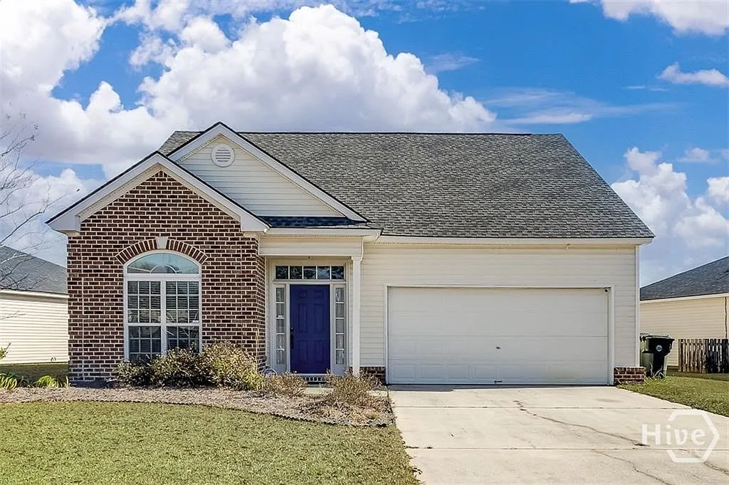 3 bed, 2.5 bath, 2363 sqft, $2,400 — Photo 1