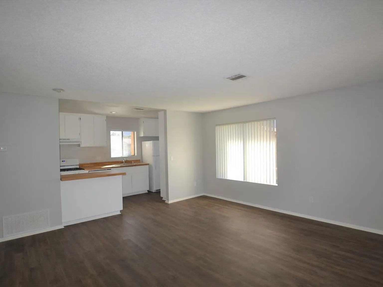 Parkwood Apartments — Photo 3