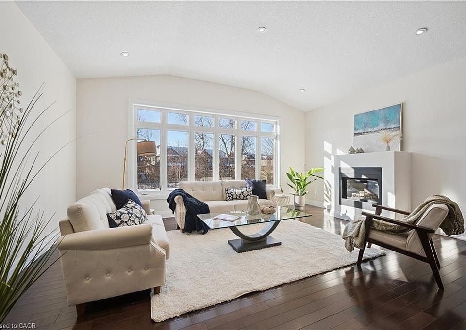 1st image of 556 Netherwood Cres