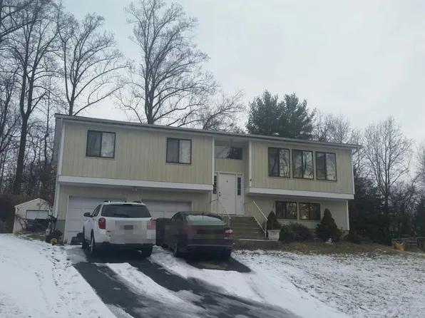5 John F Kennedy Dr, Stony Pt, NY 10980
