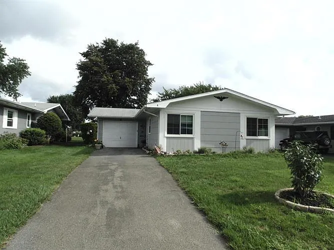 4 Robinson Rd photo 1