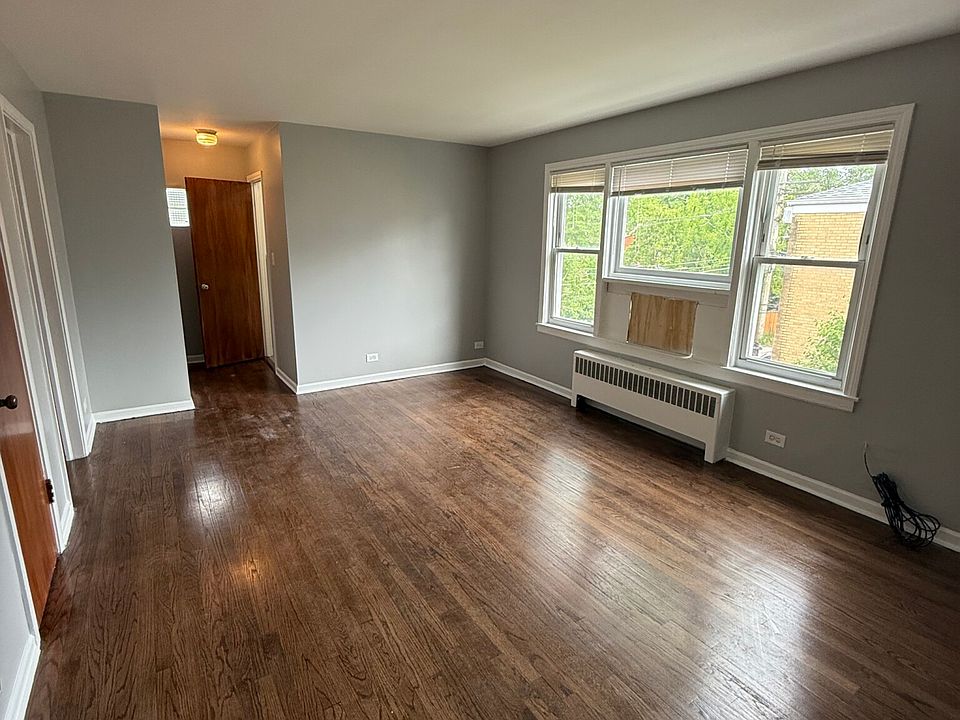1st image of 6721 N California Ave #2E