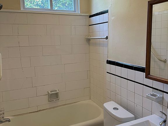 5th image of 4101 Fernhill Ave #1W